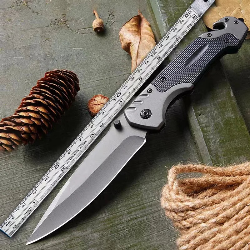 Outdoor multifunctional folding knife